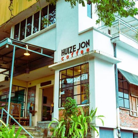 Huize Jon Hostel Маланг Екстер'єр фото