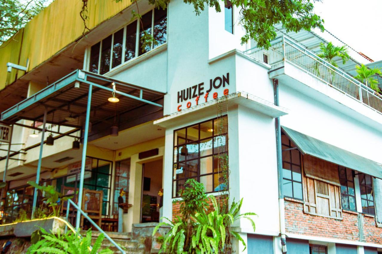 Huize Jon Hostel Маланг Екстер'єр фото